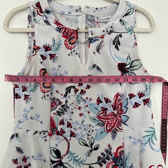Floral sleeveless peplum top. Medium. 7th Avenue Design Studio - Picture 8 of 10